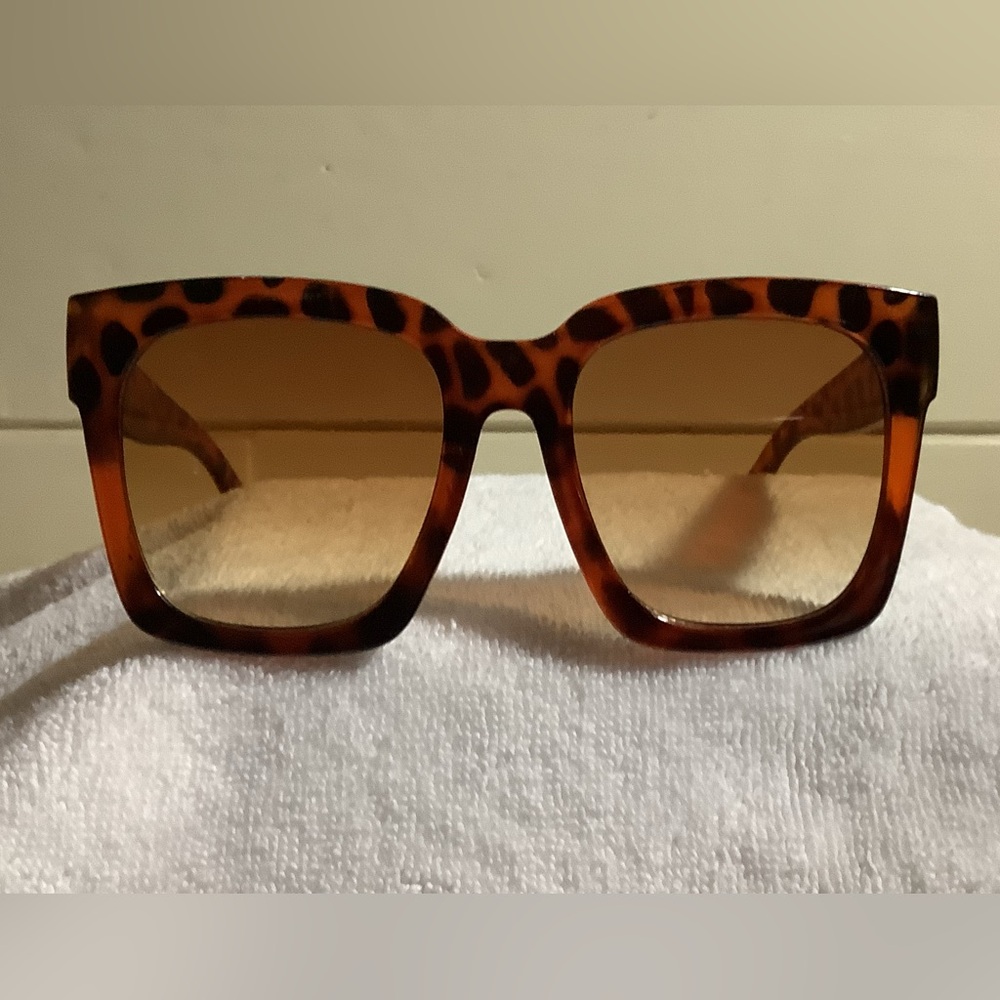 Tortoise Shell Deep Red/Brown Square Fashion Sung… - image 2
